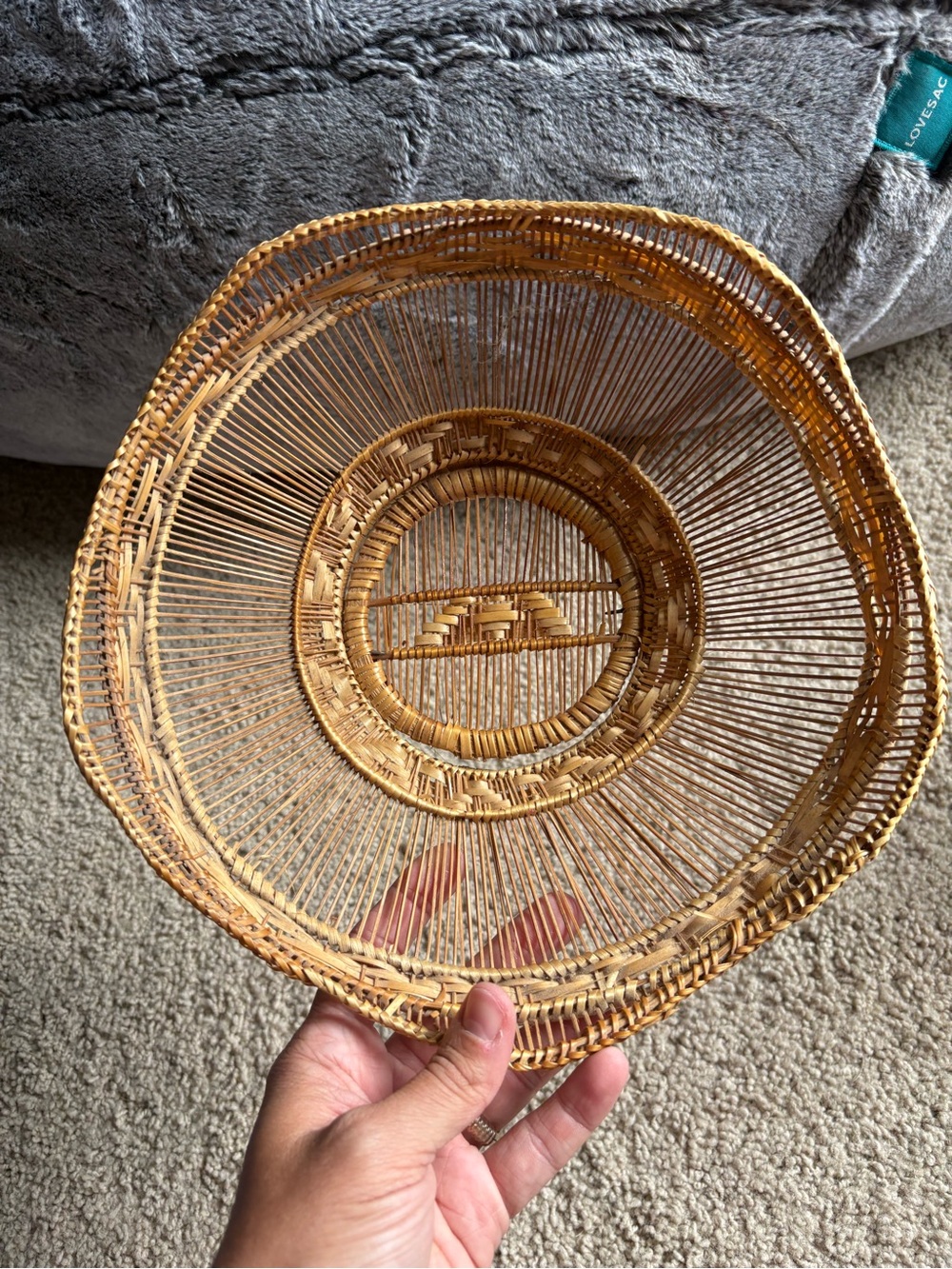 vintage mid-century footed round basket made of woven bamboo and pencil reed - Picture 6 of 9